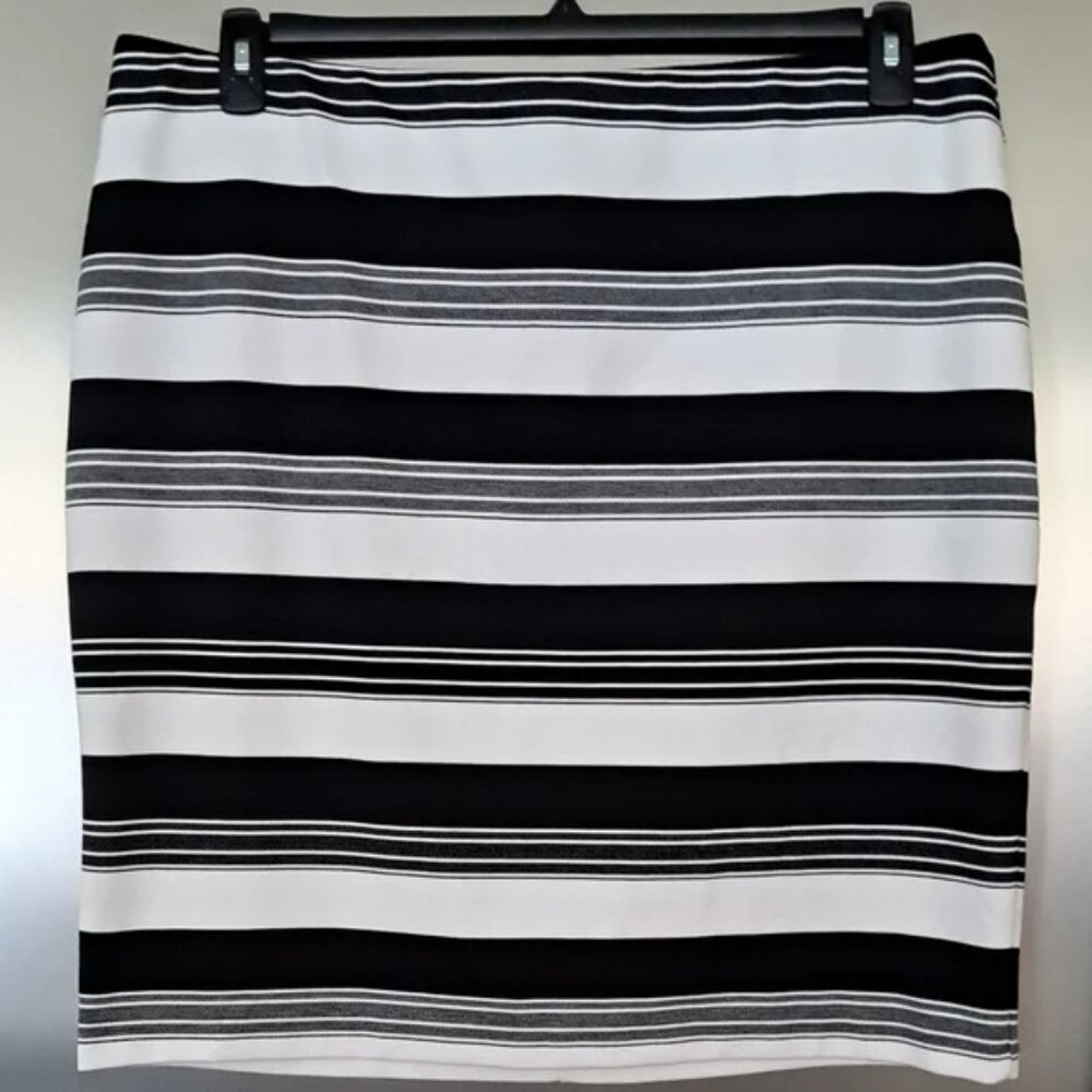 Women's Plus Black/White Skirt